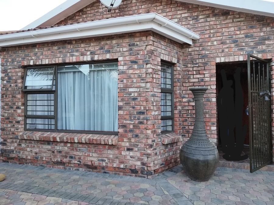 4 Bedroom Property for Sale in Fraaiuitsig Western Cape